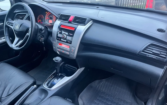 imagem-https://www.socarrao.com.br/sc-vehicle-images-prod/4282053/1791225787305-ZjVmY2Y2ODEtOTcxNC00MDI1LWFhOGQtOWUzYTNlNjYyNzBkLmpwZWc.jpeg