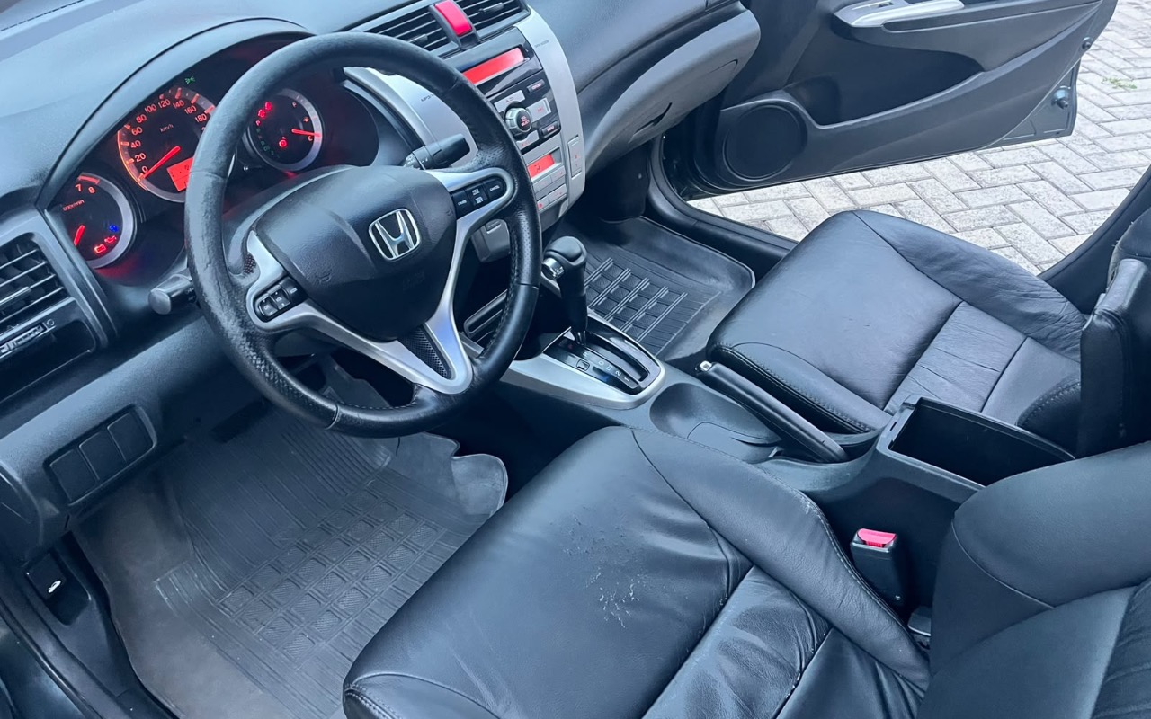 imagem-https://www.socarrao.com.br/sc-vehicle-images-prod/4282053/1791225787464-M2E1NTZmOTEtNDI5Ny00NjNiLWE3MWMtZTA4NTc0ZDA2MzI4LmpwZWc.jpeg
