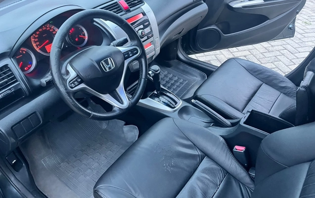 imagem-https://www.socarrao.com.br/sc-vehicle-images-prod/4282053/1791225787464-M2E1NTZmOTEtNDI5Ny00NjNiLWE3MWMtZTA4NTc0ZDA2MzI4LmpwZWc.jpeg