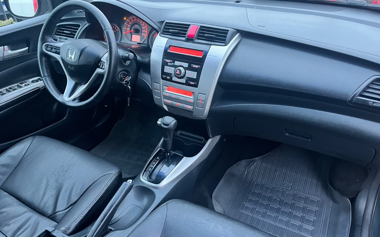 imagem-https://www.socarrao.com.br/sc-vehicle-images-prod/4282053/1791225787843-N2VkYWU1ZTEtYTg3Yy00ZmM3LThhMTgtNzY4ODI5ZDc3OTU5LmpwZWc.jpeg