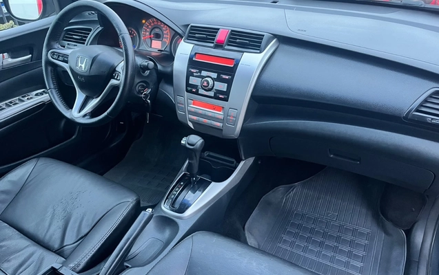 imagem-https://www.socarrao.com.br/sc-vehicle-images-prod/4282053/1791225787843-N2VkYWU1ZTEtYTg3Yy00ZmM3LThhMTgtNzY4ODI5ZDc3OTU5LmpwZWc.jpeg