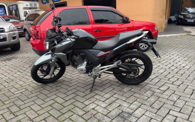 imagem-https://www.socarrao.com.br/sc-vehicle-images-prod/4282204/1791226819248-V2hhdHNBcHAgSW1hZ2UgMjAyNi0xMC0wNSBhdCAxMS4xMy41MSAoMSkuanBlZw.jpeg