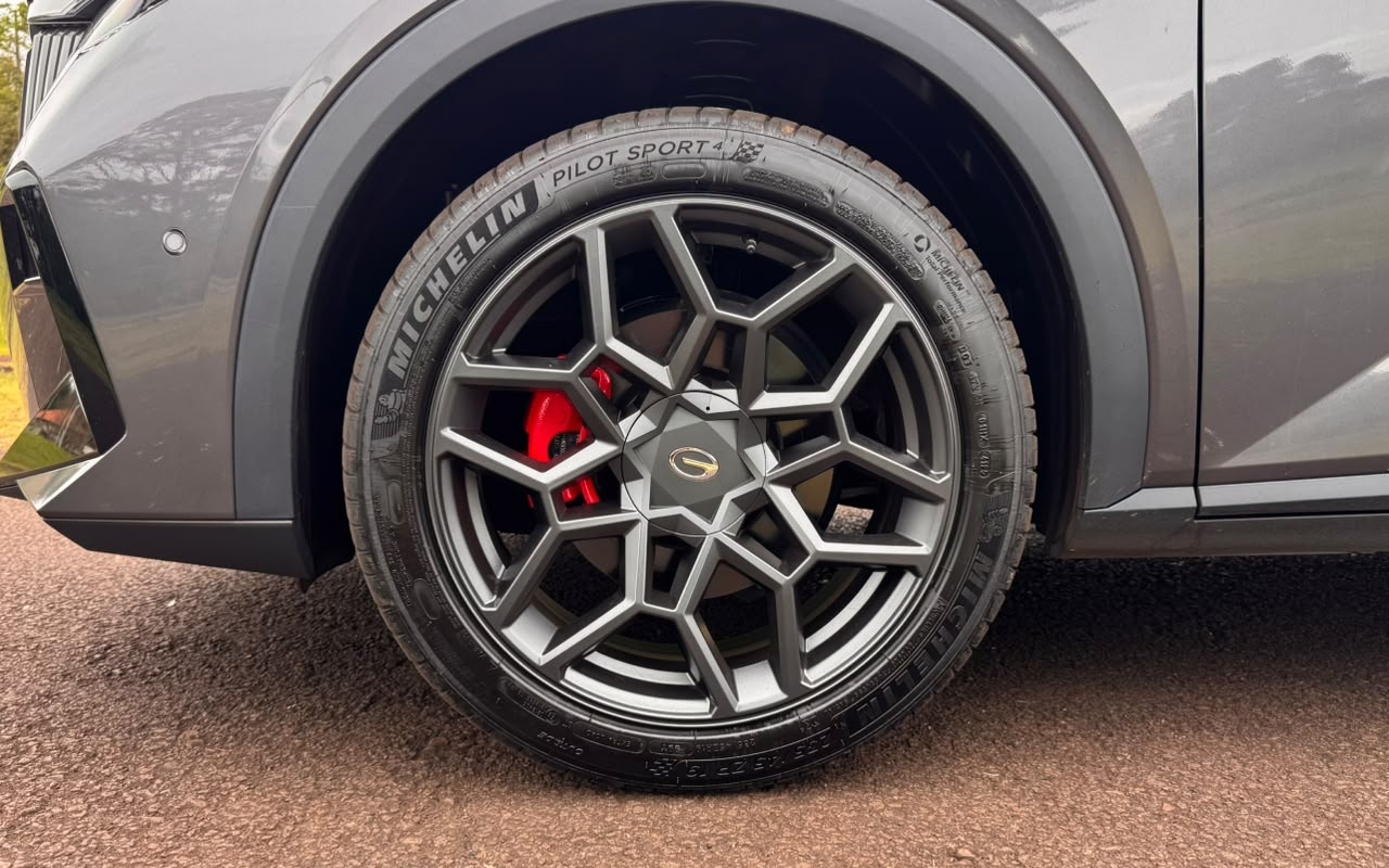 imagem-https://www.socarrao.com.br/sc-vehicle-images-prod/4282294/1791227605471-V2hhdHNBcHAgSW1hZ2UgMjAyNi0xMC0wNSBhdCAxNS40Ny4wMS5qcGVn.jpeg