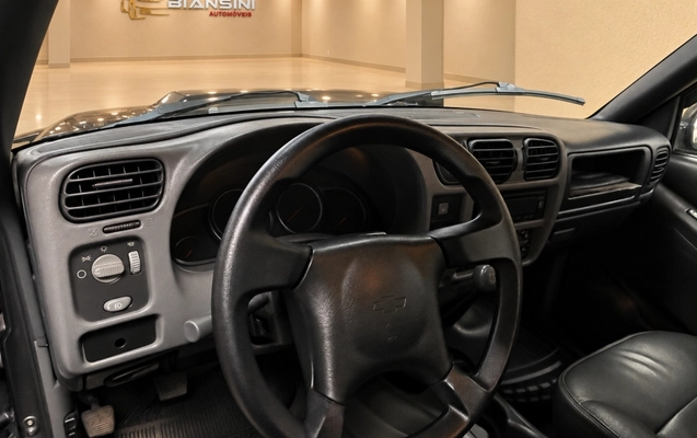 imagem-https://www.socarrao.com.br/sc-vehicle-images-prod/4282565/1791228429505-nWxdd4VsvOkT4oDrmVWMbpVs3rM9PHVc.jpg