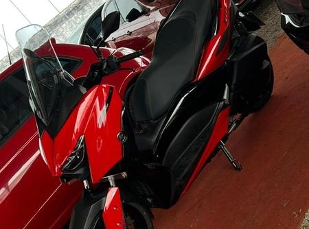 Yamaha XMAX 250 ABS 2023 Vermelho — foto 1 de 3