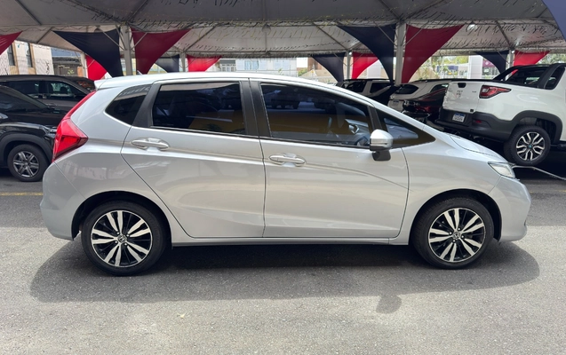 imagem-https://www.socarrao.com.br/sc-vehicle-images-prod/4282780/1791229837286-MTdlYTQ4MDQtN2U2Yi00ZTk2LWIyMzUtMzI0Y2JjMTdkYjg5LmpwZWc.jpeg
