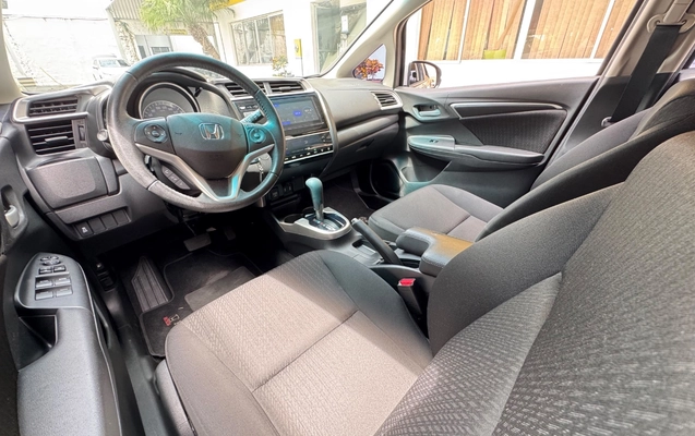 imagem-https://www.socarrao.com.br/sc-vehicle-images-prod/4282780/1791229837465-YmMwY2U4OWYtZTM2NS00NjkwLWE1MWQtNjM2ODFkOWIzM2U1LmpwZWc.jpeg