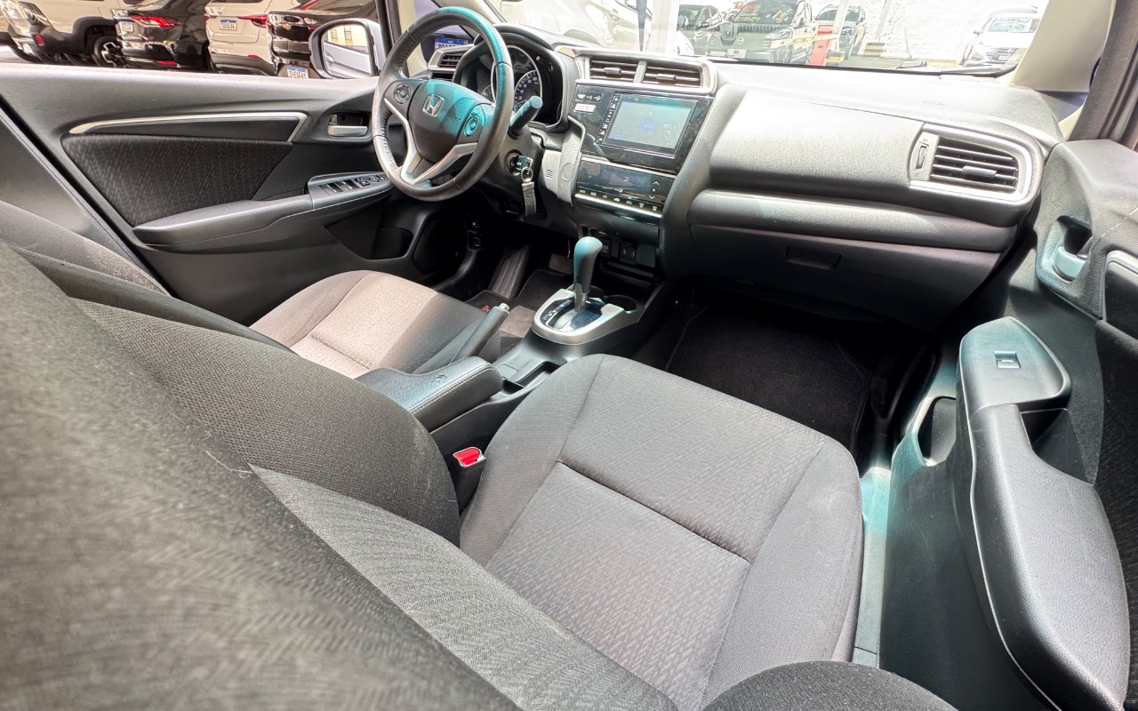 imagem-https://www.socarrao.com.br/sc-vehicle-images-prod/4282780/1791229837644-YjQzNWUwNGEtYzllOS00ZjZlLWFhYTgtMzE3NDlmOTc2Mzk3LmpwZWc.jpeg