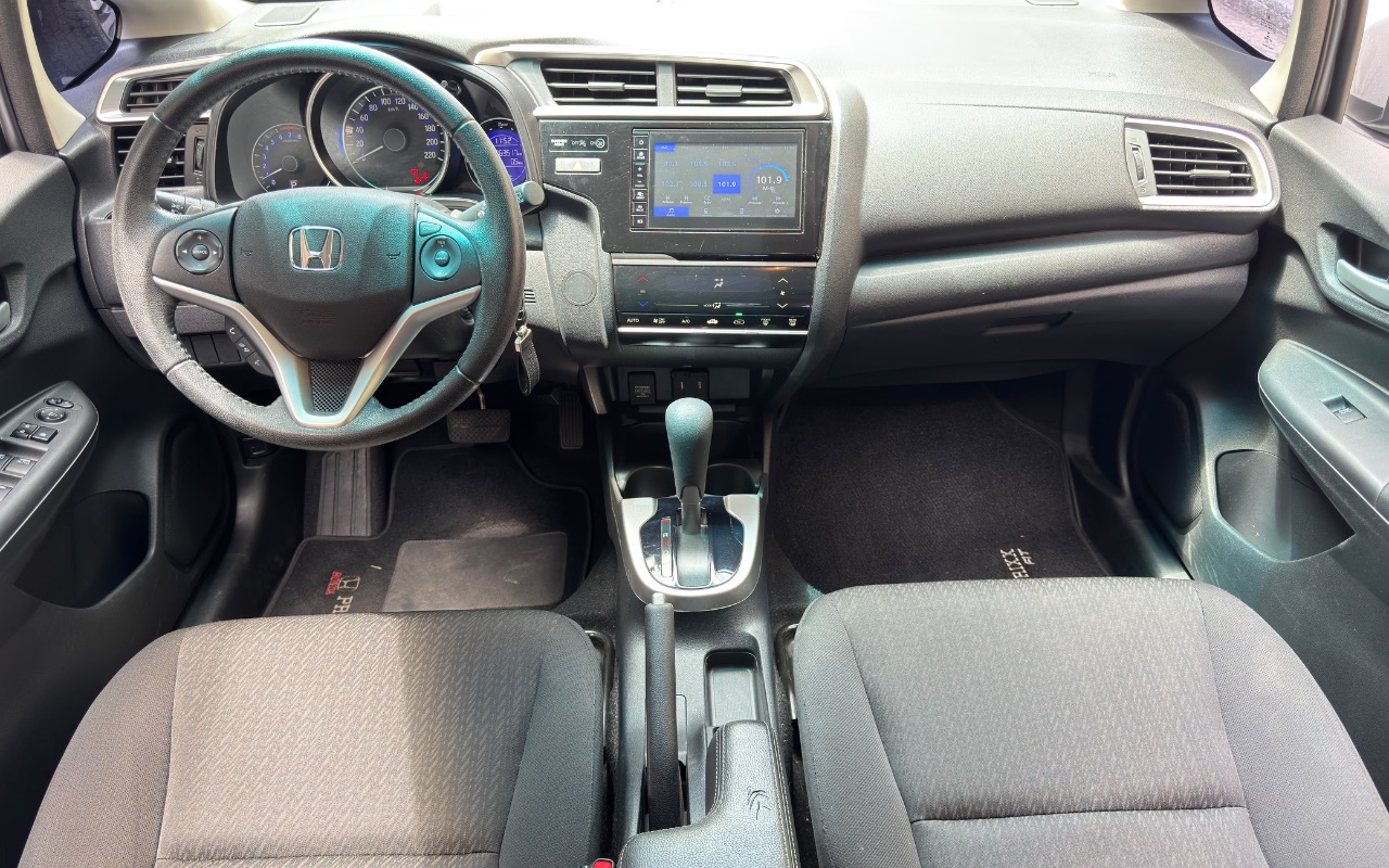 imagem-https://www.socarrao.com.br/sc-vehicle-images-prod/4282780/1791229837804-NjI3ZWM5YzMtYTQ2Ni00NzVlLWI5MjYtODY5YzljMzJmZmY5LmpwZWc.jpeg