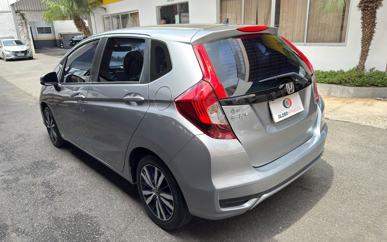 imagem-https://www.socarrao.com.br/sc-vehicle-images-prod/4282780/1791229838128-NTAxNDc3NDEtMTM3ZS00MmVkLWI1NTQtMGJjYmE0Y2I0MDI0LmpwZWc.jpeg