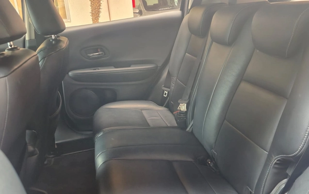imagem-https://www.socarrao.com.br/sc-vehicle-images-prod/4282978/1791230963821-OTIxMGMzNWYtNDYxMS00OTNjLTk0NDEtMmIzZjIyZWFkNjVhLmpwZWc.jpeg