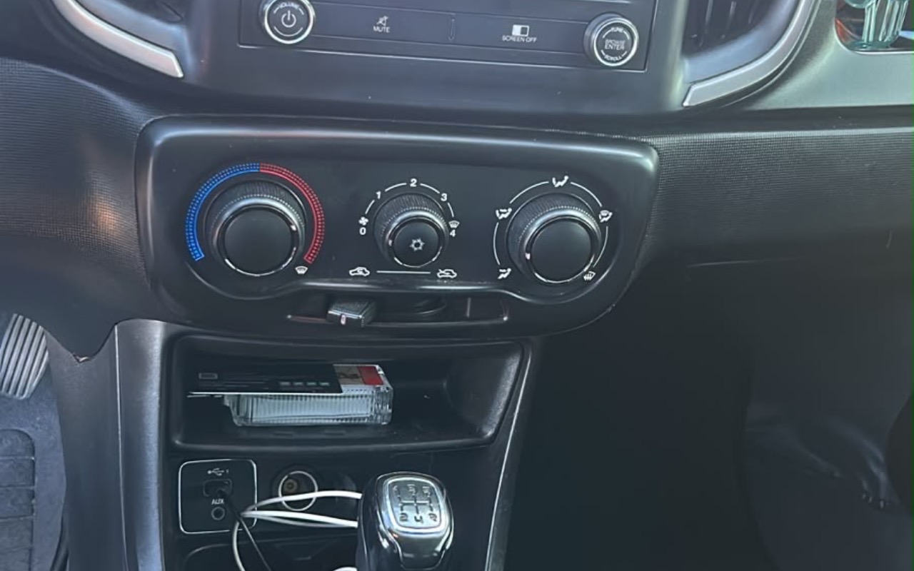 imagem-https://www.socarrao.com.br/sc-vehicle-images-prod/4283293/1791404488054-NjBmNDcxYWItZTg0MS00NTIxLThhNDUtMTEwMWM0ZjQyZDFhLmpwZWc.jpeg
