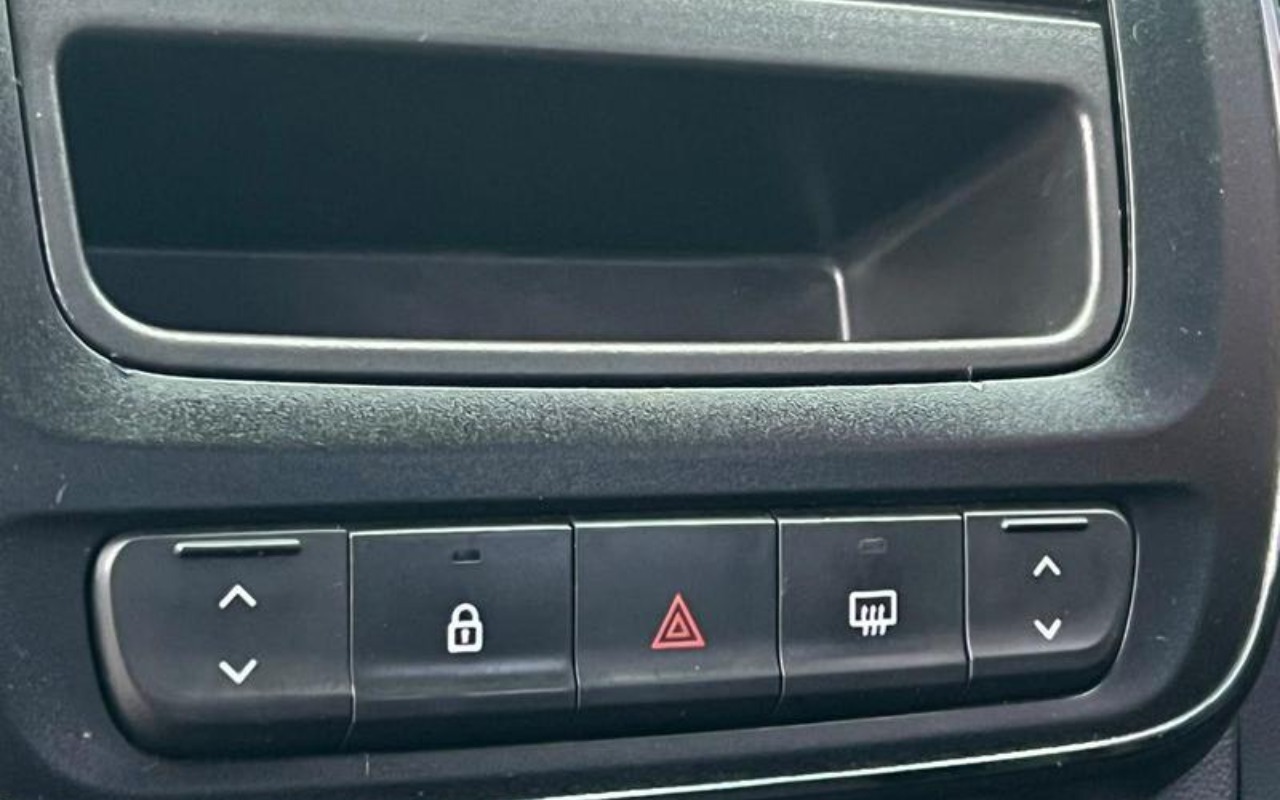 imagem-https://www.socarrao.com.br/sc-vehicle-images-prod/4283438/1791233056908-ODUzOTczOF83X0JfNzVmZjhiY2ZjMy5qcGVn.jpeg