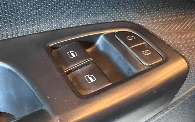 imagem-https://www.socarrao.com.br/sc-vehicle-images-prod/4283891/1791234527857-8292029_12_B_5ff83cdf38.jpeg