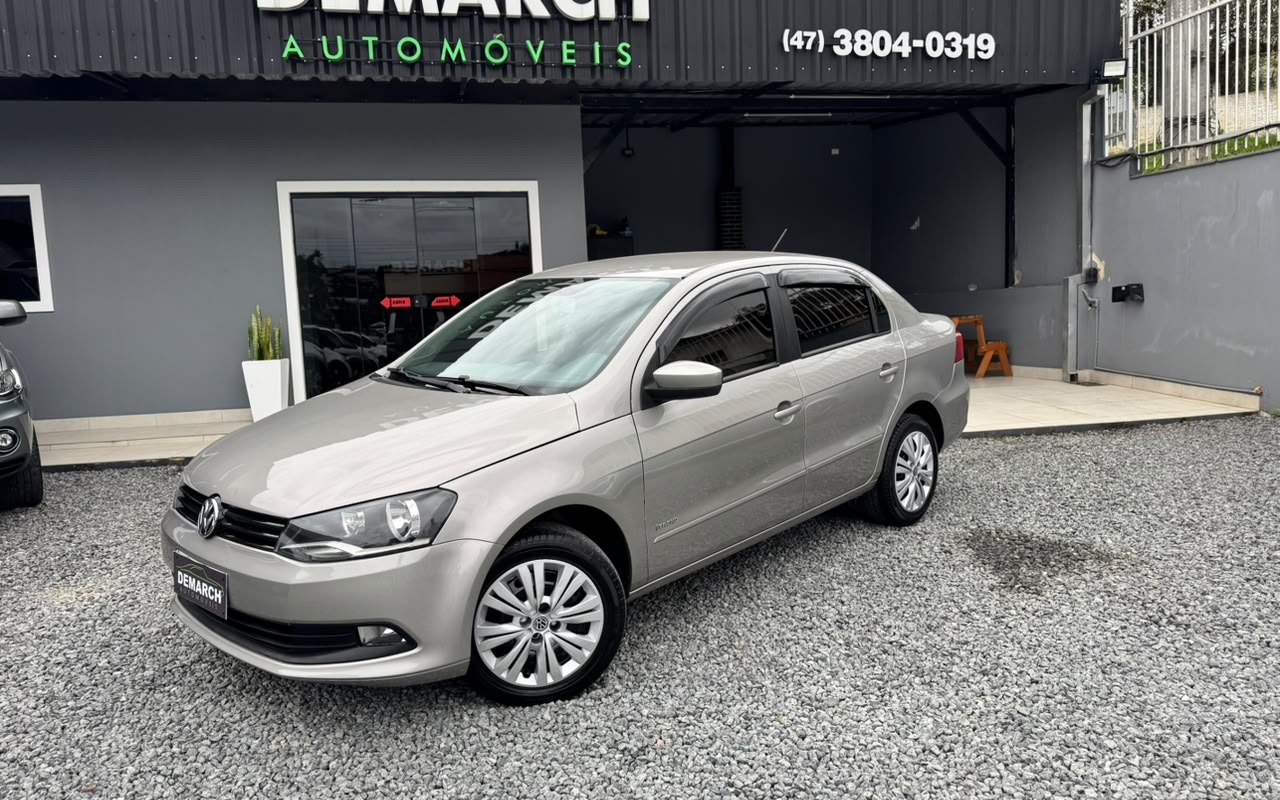 Volkswagen Voyage 2014 Prata — foto 1 de 3