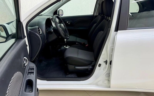 imagem-https://www.socarrao.com.br/sc-vehicle-images-prod/4284386/1791238497564-8545906_14_B_b2b86ad82f.jpeg