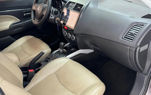imagem-https://www.socarrao.com.br/sc-vehicle-images-prod/4284406/1791296137433-8538563_11_B_fd190bdda2.jpeg