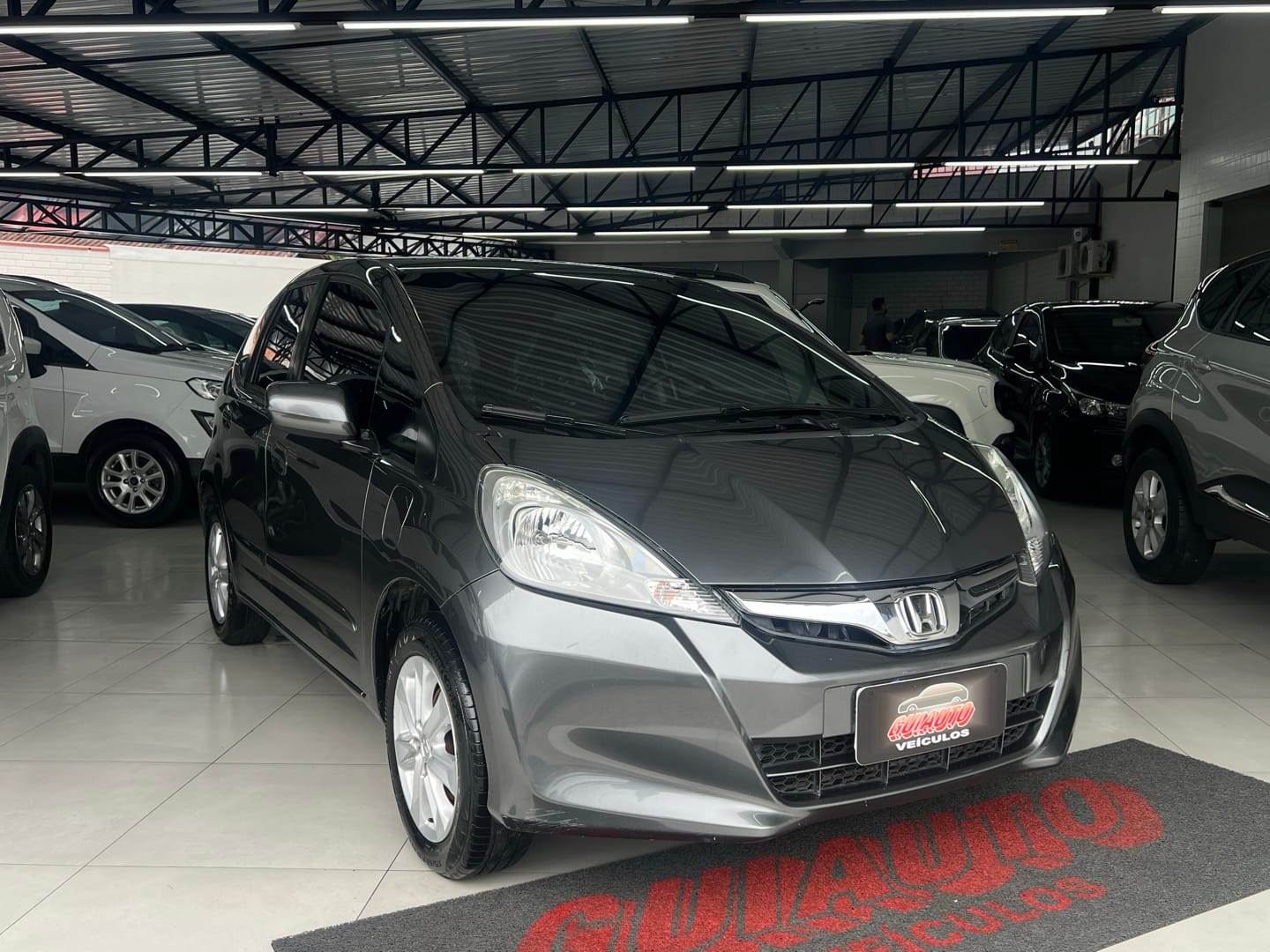 Honda Fit 2014 Cinza — foto 1 de 3