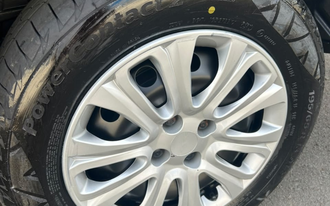 imagem-https://www.socarrao.com.br/sc-vehicle-images-prod/4285880/1791251607055-V2hhdHNBcHAgSW1hZ2UgMjAyNi0wOS0yOSBhdCAxOC41OS4yMSAoMikuanBlZw.jpeg