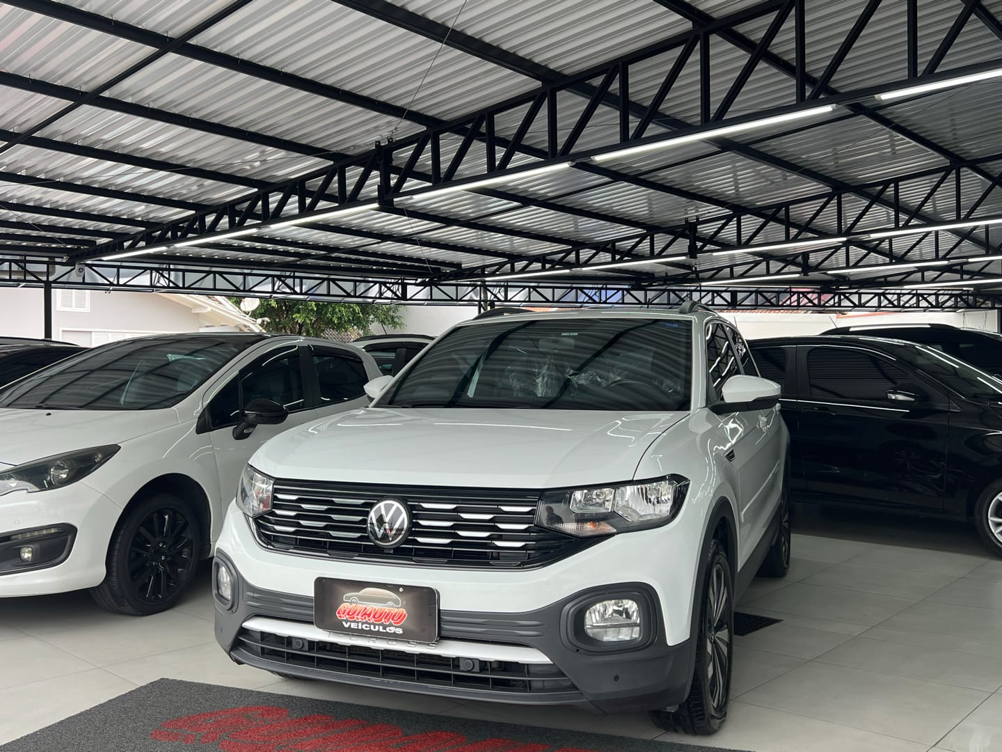 Volkswagen T-Cross Comfor. 200 TSI 1.0 Flex 5p Aut. na cor Branco em Joinville / SC - 42865