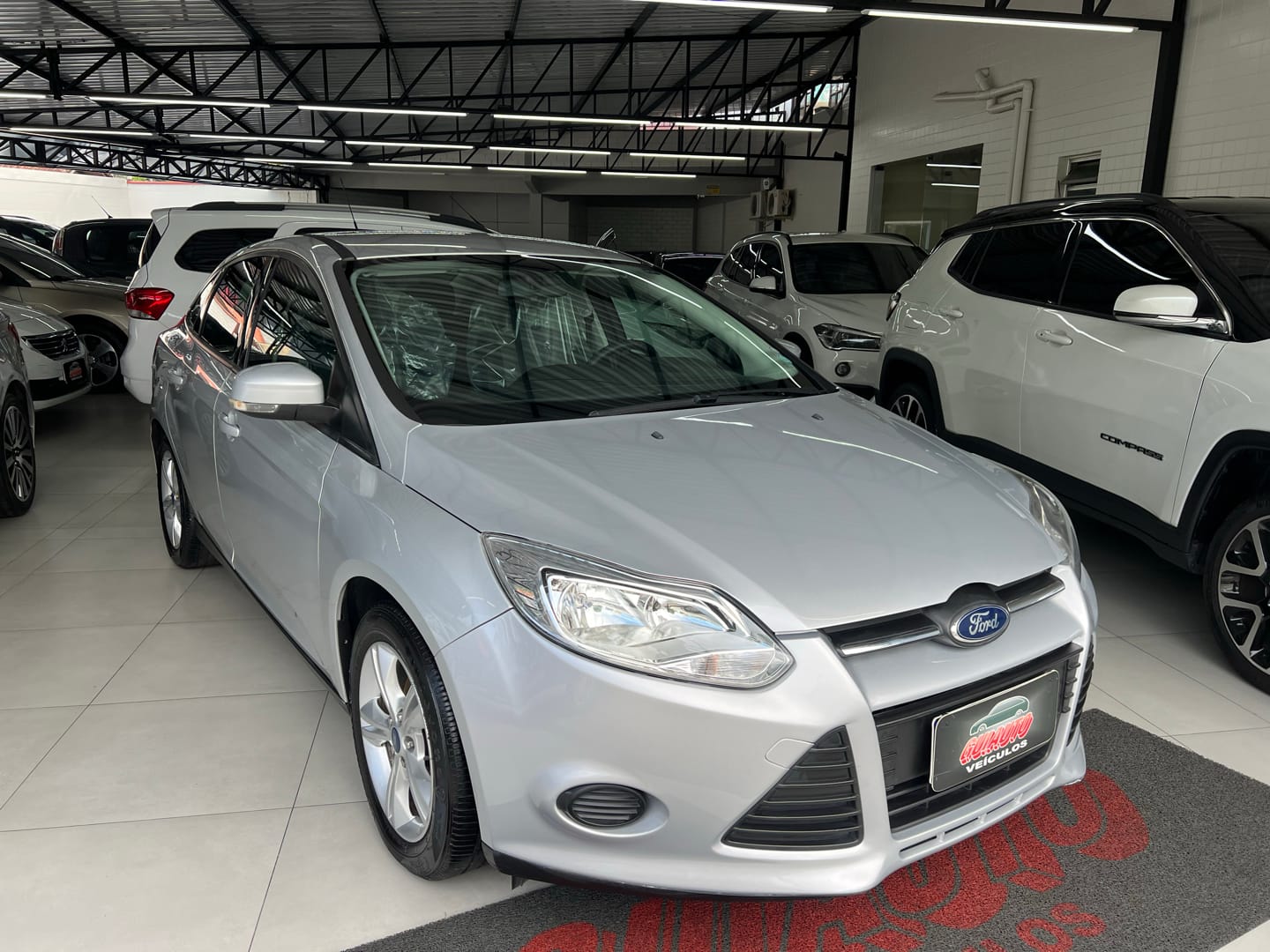 Ford Focus 2015 Cinza — foto 1 de 3