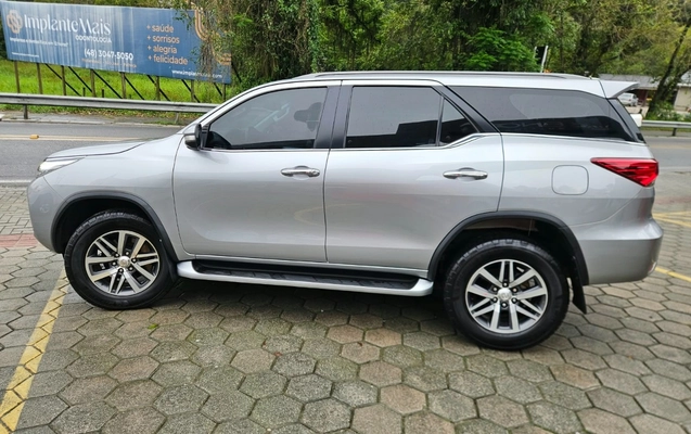 imagem-https://www.socarrao.com.br/sc-vehicle-images-prod/4289289/1791286636397-SU1HLTIwMjYxMDA2LVdBMDAzNC5qcGc.jpg