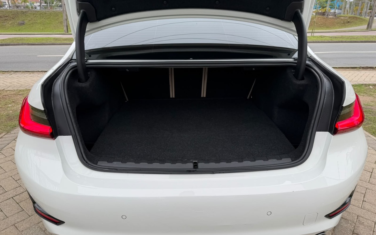 imagem-https://www.socarrao.com.br/sc-vehicle-images-prod/4289295/1791286916217-ZDhmMGE0MjYtNDA5NS00MTJhLTliZDYtZGMyMzYyZjNlYmIzLmpwZWc.jpeg