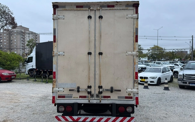 imagem-https://www.socarrao.com.br/sc-vehicle-images-prod/4289457/1791292316819-c41e6dac-b6e4-4692-8787-6dee19956ddc.jpg