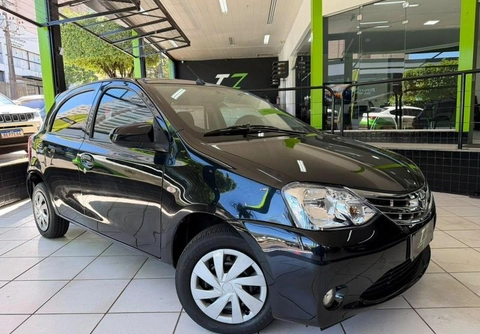 Toyota Etios 2017 Preto — foto 1 de 3