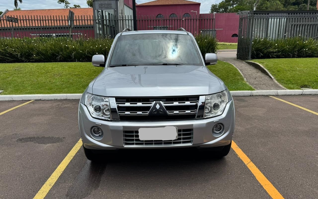 Mitsubishi Pajero Full 2013 Prata — foto 1 de 3