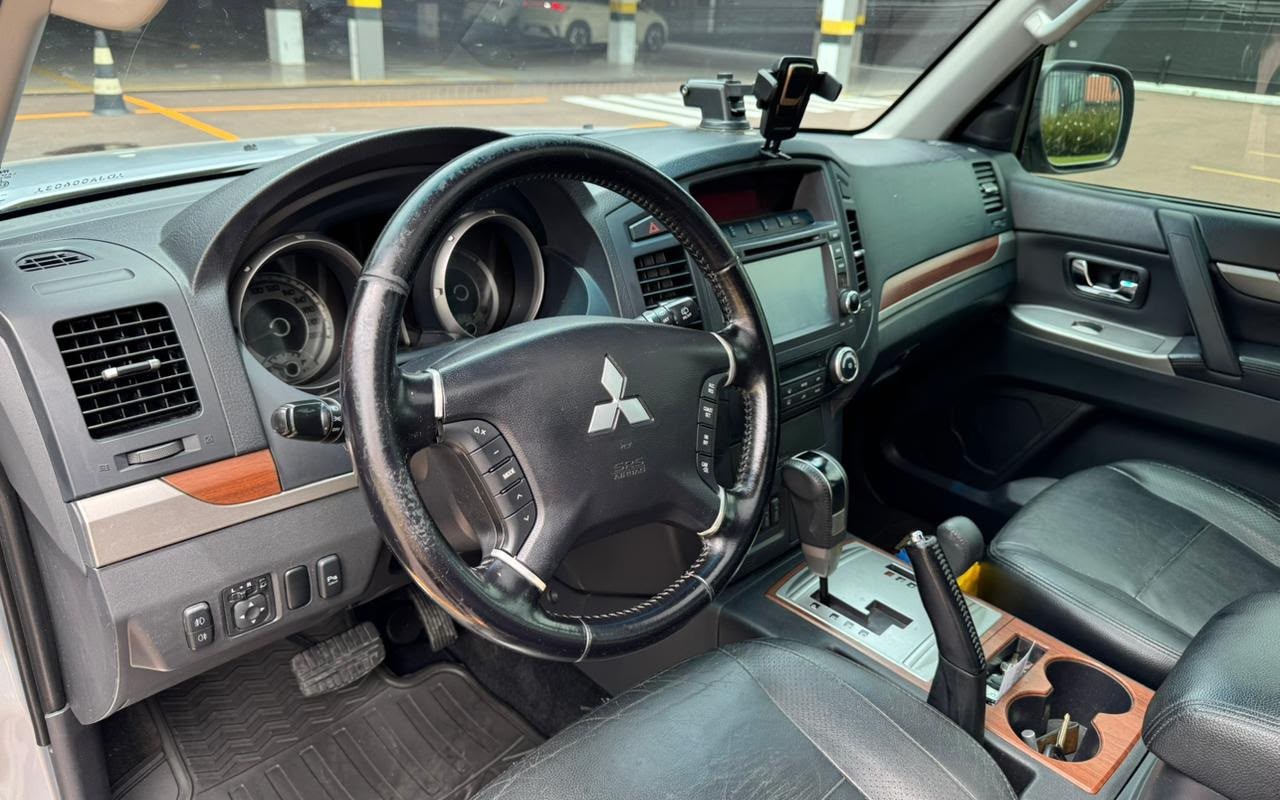 imagem-https://www.socarrao.com.br/sc-vehicle-images-prod/4289549/1791294807475-NzU1MDgwOGQtZjZiYi00MmYzLTliMmUtM2E3NzY0MTE4MTcyLmpwZw.jpg