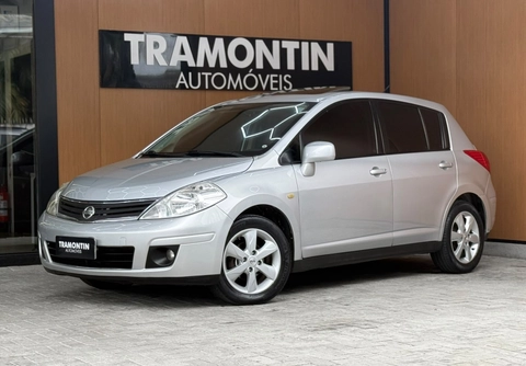 Nissan TIIDA 2011 Prata — foto 1 de 3