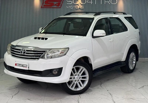 Toyota Hilux CD 4x2 2.4 Diesel 2014 Branco — foto 1 de 3