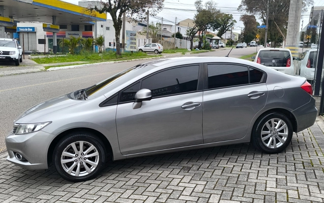 imagem-https://www.socarrao.com.br/sc-vehicle-images-prod/4289696/1791298788907-Q0lWSUMgTFhTIDIwMTMgMDYuanBn.jpg
