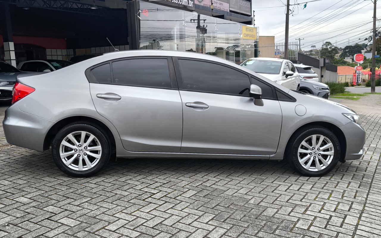 imagem-https://www.socarrao.com.br/sc-vehicle-images-prod/4289696/1791298788960-Q0lWSUMgTFhTIDIwMTMgMDcuanBn.jpg