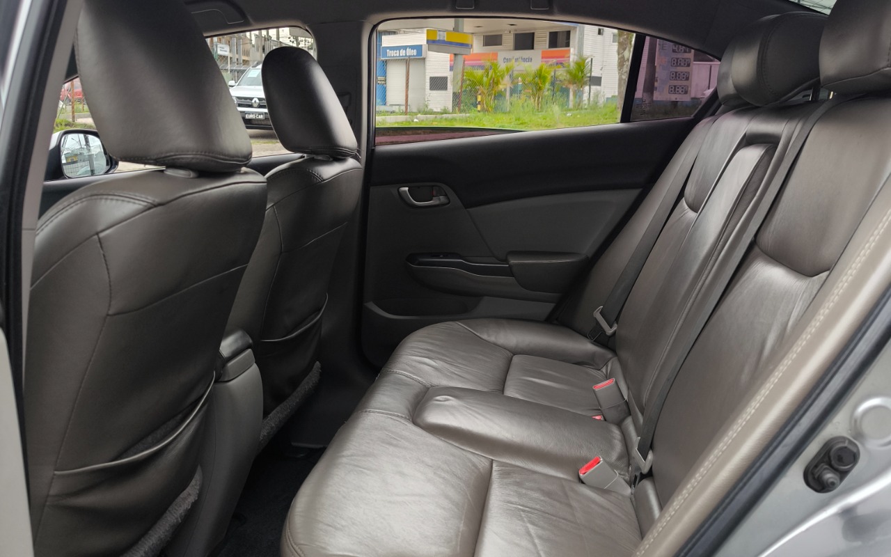 imagem-https://www.socarrao.com.br/sc-vehicle-images-prod/4289696/1791298789542-Q0lWSUMgTFhTIDIwMTMgMTUuanBn.jpg