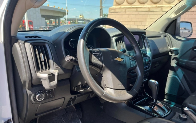 imagem-https://www.socarrao.com.br/sc-vehicle-images-prod/4289701/1791298967323-YzYzOTc5ZWMtMzBjNC00Y2QwLTkwNzMtM2FmMzU3ZGYzZDA3LmpwZw.jpg
