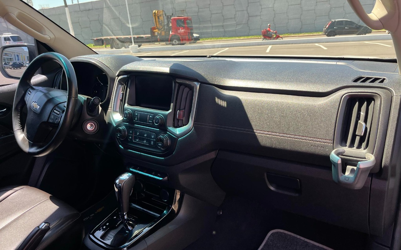 imagem-https://www.socarrao.com.br/sc-vehicle-images-prod/4289701/1791298967541-NTQ3ZDViYmYtNjk4ZS00MTc2LTk2YmItY2NjMjhhM2IyYjQxLmpwZw.jpg