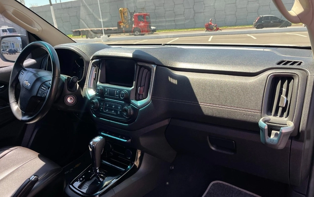imagem-https://www.socarrao.com.br/sc-vehicle-images-prod/4289701/1791298967541-NTQ3ZDViYmYtNjk4ZS00MTc2LTk2YmItY2NjMjhhM2IyYjQxLmpwZw.jpg