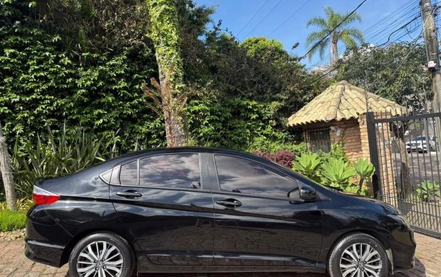 imagem-https://www.socarrao.com.br/sc-vehicle-images-prod/4289738/1791300435494-8217821_3_B_db845c29d3.jpeg