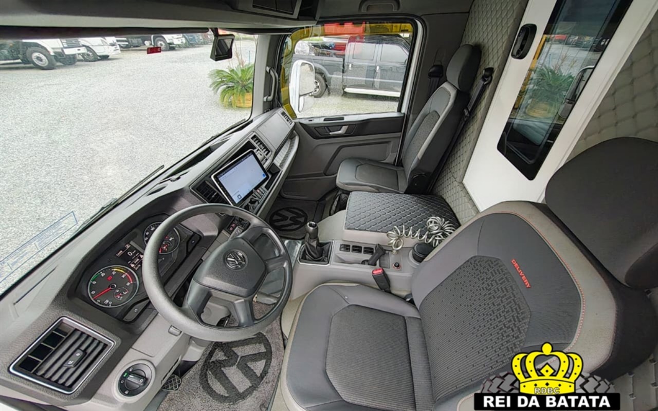 imagem-https://www.socarrao.com.br/sc-vehicle-images-prod/4289922/1791303924752-Ny5qcGc.jpg