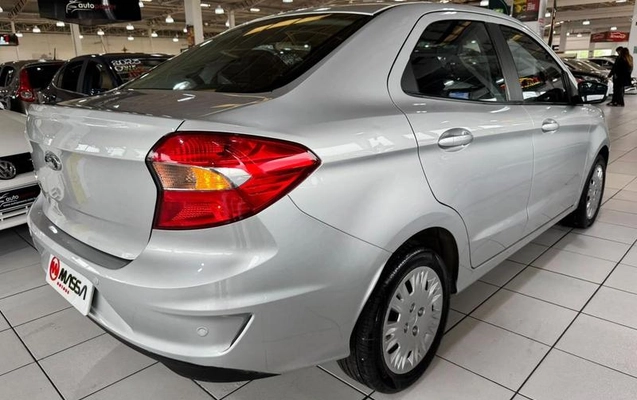 imagem-https://www.socarrao.com.br/sc-vehicle-images-prod/4290600/1791309826905-8448527_17_B_07ddf6ef98.jpeg