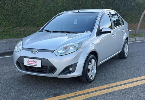 Ford Fiesta Sed. 1.6 8V Flex 4p 2013 Prata — foto 1 de 3