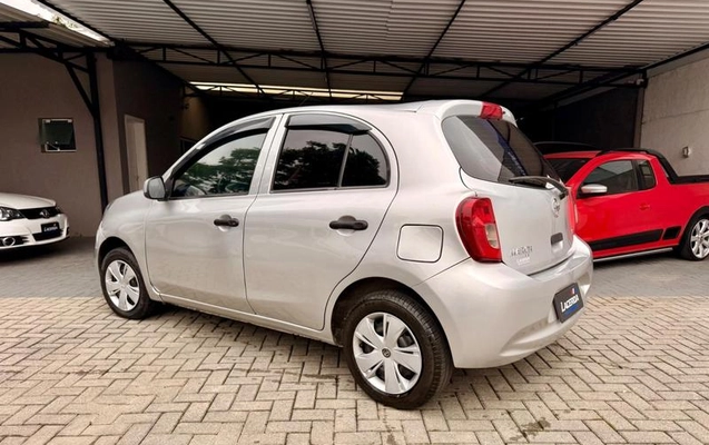 imagem-https://www.socarrao.com.br/sc-vehicle-images-prod/4291226/1791312371153-8136908_10_B_3a845d7e3a.jpeg