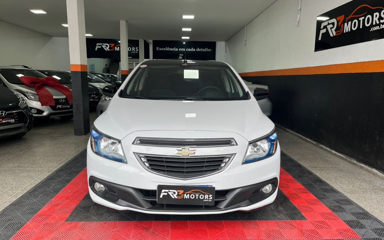 imagem-https://www.socarrao.com.br/sc-vehicle-images-prod/4291239/1791312601257-V2hhdHNBcHAgSW1hZ2UgMjAyNi0xMC0wNSBhdCAxNy4zOC4zMSAoNSkuanBlZw.jpeg