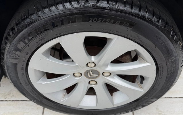 imagem-https://www.socarrao.com.br/sc-vehicle-images-prod/4291246/1792670493332-NjViNzhmYzAtY2ZhOC00ZmZhLTllMWUtOGYwNDdlMjFlMjIzLmpwZw.jpg