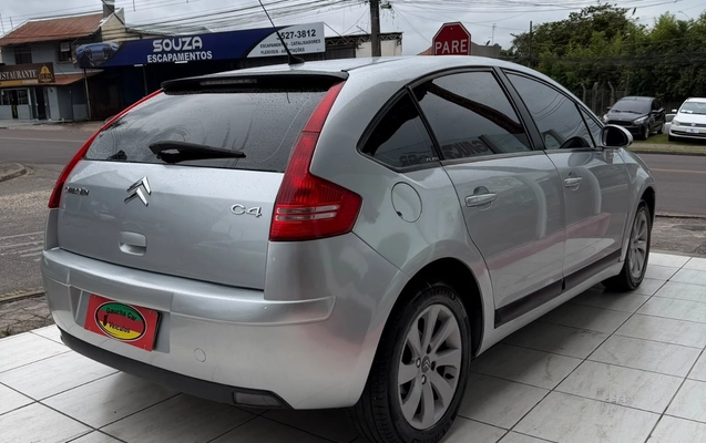 imagem-https://www.socarrao.com.br/sc-vehicle-images-prod/4291246/1792670493730-MTFmNGUzOTgtOGM0ZC00MzAzLTlhYzMtN2ZkZDc4OTlmNjZiLmpwZw.jpg