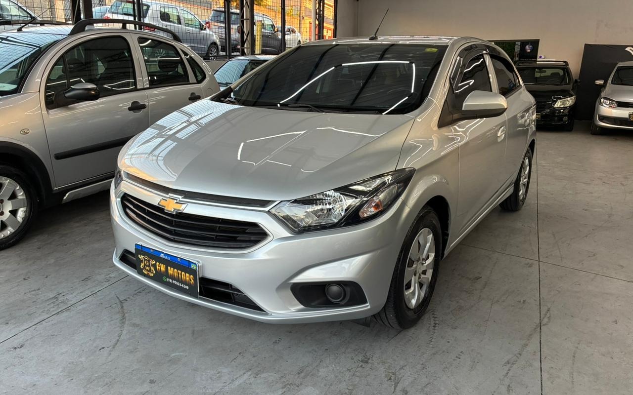 Chevrolet Onix 2018 Prata — foto 1 de 3
