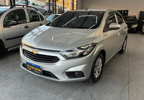 Chevrolet Onix 2018 Prata — foto 1 de 3