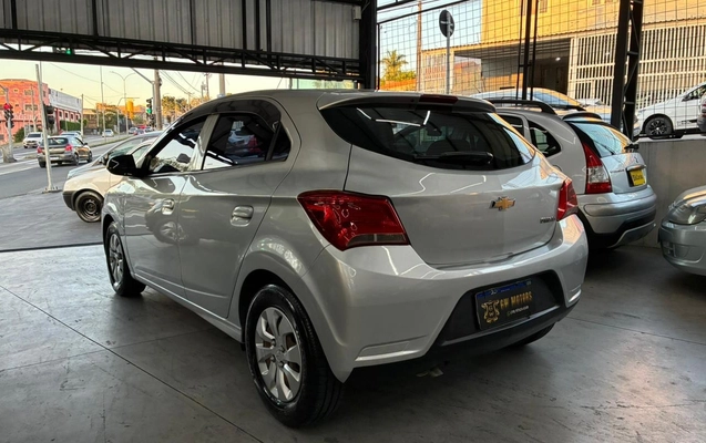imagem-https://www.socarrao.com.br/sc-vehicle-images-prod/4291262/1791312797128-V2hhdHNBcHAgSW1hZ2UgMjAyNi0xMC0wNiBhdCAxNS40MS4yMiAoMikuanBlZw.jpeg